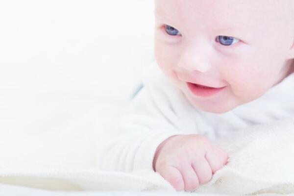 OVO SIGURNO NISTE ZNALI: Sva novorođenčad imaju PLAVE oči, boja se formira tek POSLE
