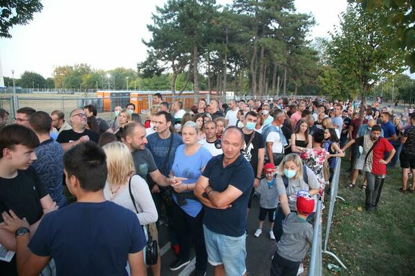 KOMPLIKACIJE PRED SAM POČETAK BEER FESTA: Tap 011 kasni pola sata, otkazali čitači testova na korona virus! (VIDEO)