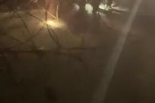 AMERIKANCI NAŠLI NAČIN DA SPREČE PRODOR AVGANISTANACA KA AERODROMU: Neverovatno šta su SMISLILI (VIDEO)