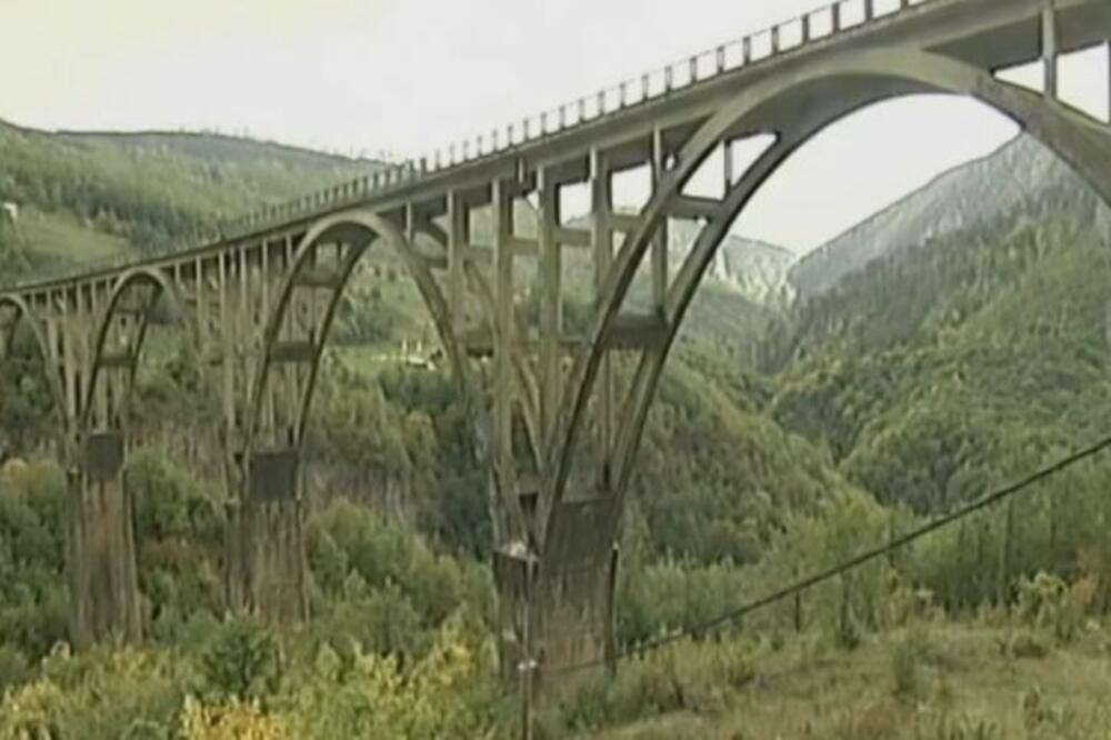 ISPOVEST PORODICE DEČAKA KOJI SE BACIO SA MOSTA NA TARI: Rekao je da ide po sok i nije se VRATIO!