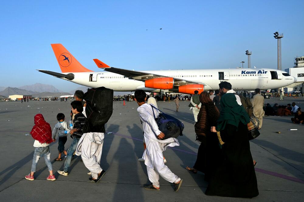 "HTELI SU DA MI UBIJU DETE, SAMO ZATO ŠTO NIJE MUSLIMAN": Sonja sa ćerkicom (6) uspela da pobegne iz Kabula