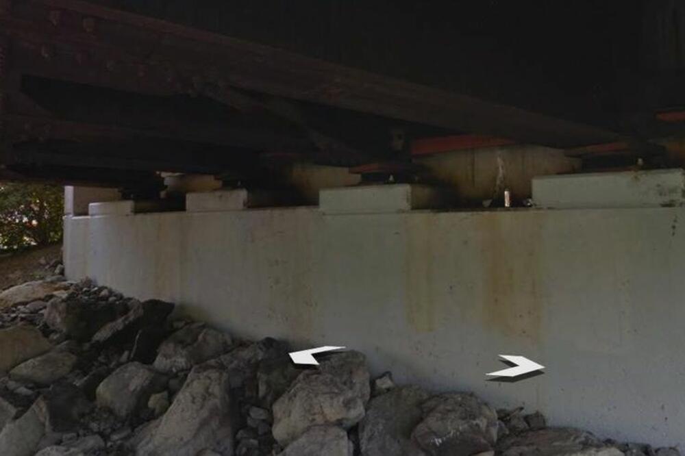 JEZIVO OTKRIĆE NA GOOGLE EARTHU JE MNOGE BAŠ UZNEMIRILO: Šta se ovo krije u mraku ispod mosta? (VIDEO)