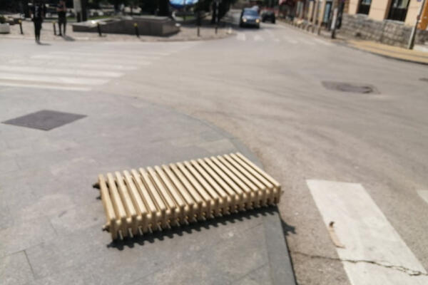 VRANJANCI U NEVERICI, DA LI JE REALNO DA JE OVO NASRED ULICE?! Neko može da POLOMI NOGU! (FOTO)