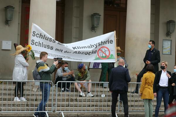 U SEPTEMBRU NA BIRAČKOM LISTIĆU U NEMAČKOJ I "BAZA": Nova politička snaga iznikla iz PROTESTA PROTIV MERA!