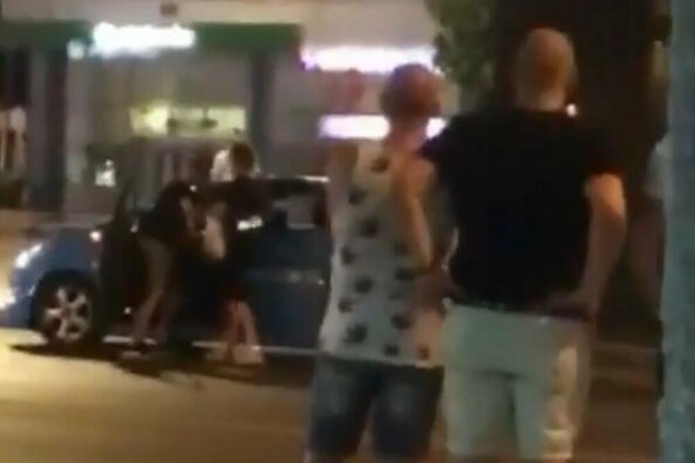 BRUTALNO NASILJE U NIŠU: Mladić krvnički šutirao taksistu koji je sedeo u autu (UZNEMIRUJUĆI SNIMAK)