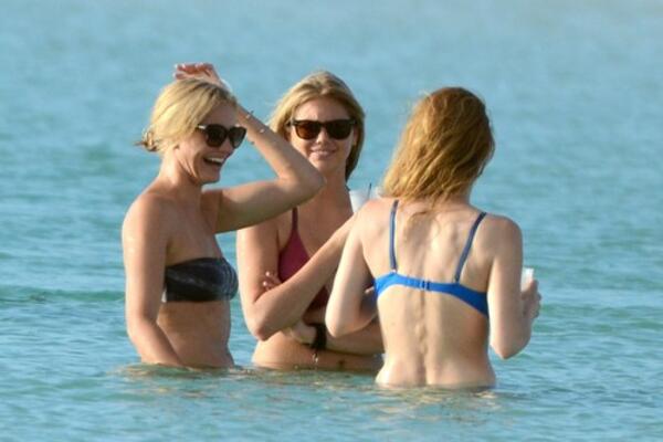 REKLI SU DA JE DEBELA I IMA PROSEČNO LICE, A VAŽILA JE ZA NAJPOŽELJNIJU NA PLANETI: Sada izgleda kao BOGINJA! FOTO