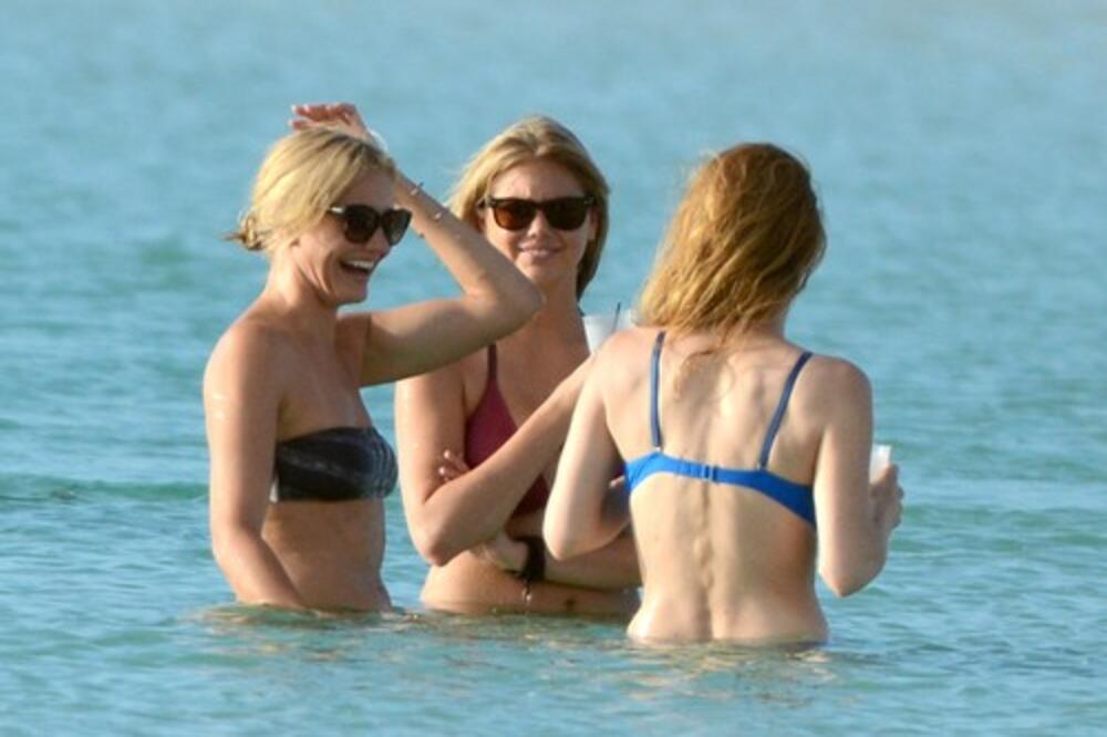 REKLI SU DA JE DEBELA I IMA PROSEČNO LICE, A VAŽILA JE ZA NAJPOŽELJNIJU NA PLANETI: Sada izgleda kao BOGINJA! FOTO