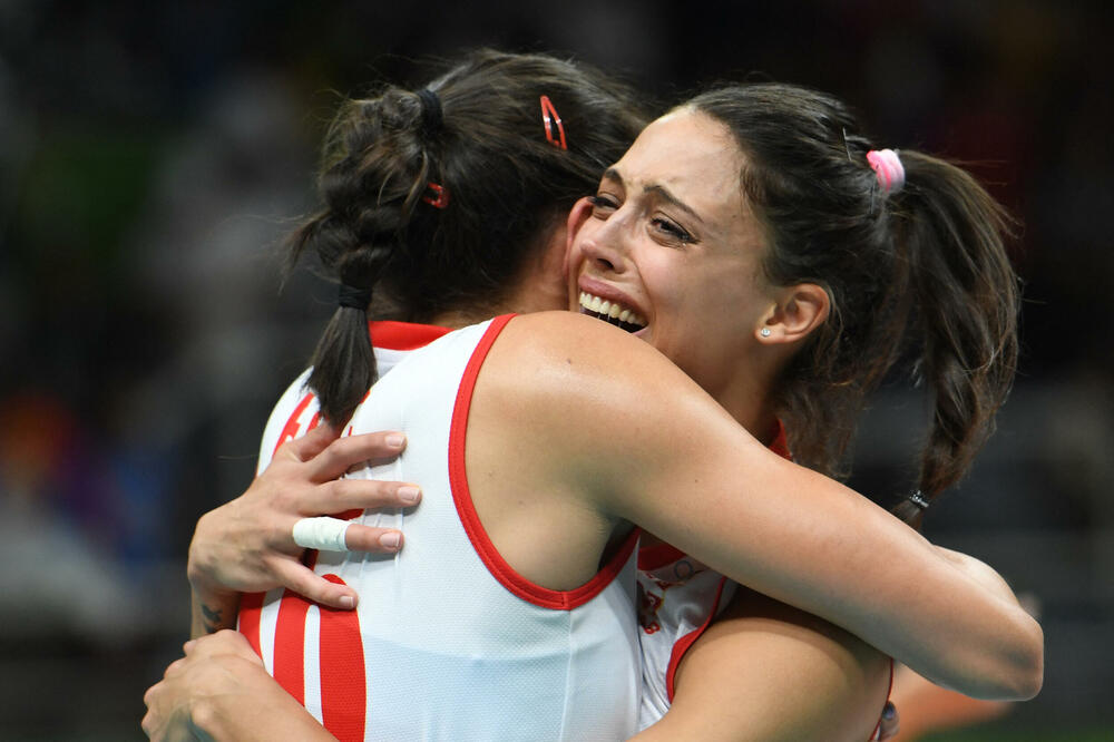 TAKO SE VOLI NACIONALNI TIM: Stefana Veljković samo 6 meseci POSLE POROĐAJA pomaže Srbiji da odbrani zlato!