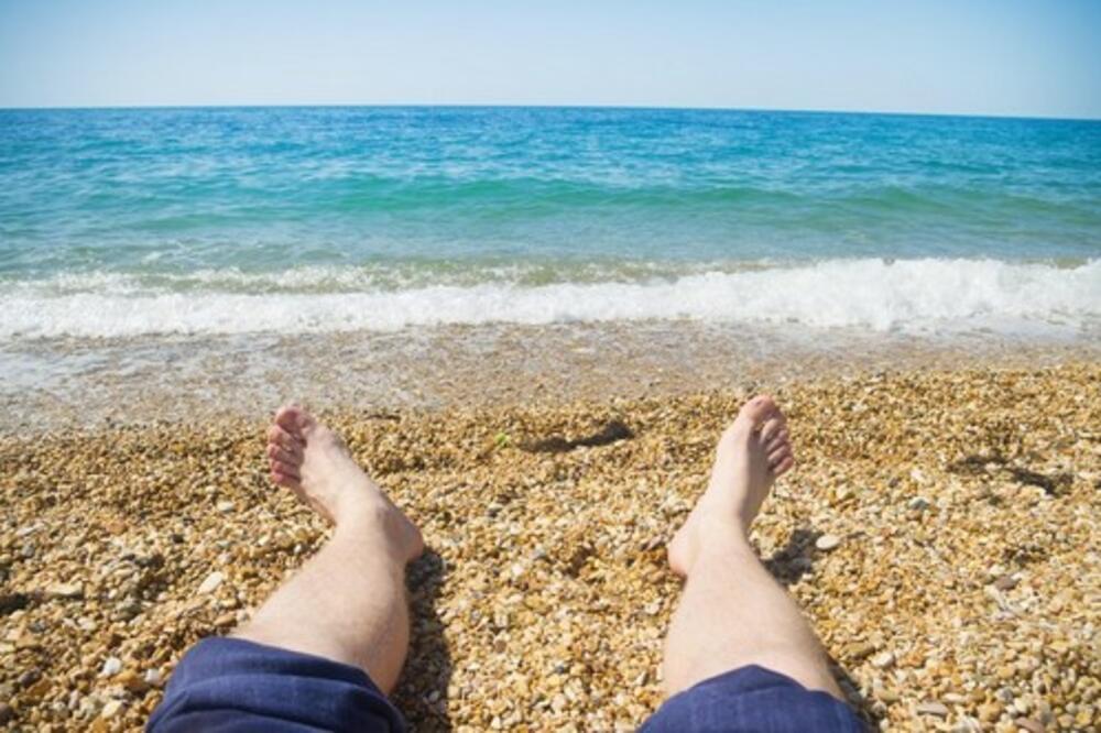 VIC NA KOJI ĆETE OPLAKATI: Razgovaraju Srbin i Crnogorac