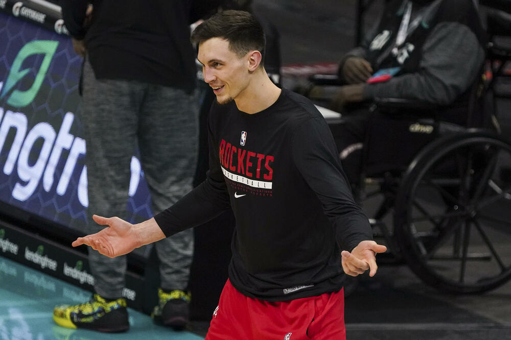 PARTIZANOV LETONAC OTKRIO KAKO SE TUKAO SA NOVIM SAIGRAČEM: Sevali su laktovi sve vreme...