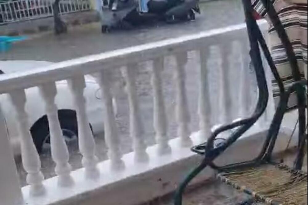 JEDNO OD OMILJENIH SRPSKIH LETOVALIŠTA JE POPLAVLJENO: Nakon požara samo ih je još ovo falilo! (VIDEO)