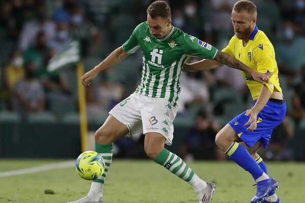 NEREŠENO U SEVILJI: Golovi pali u prvom delu, na kraju podela bodova (FOTO)