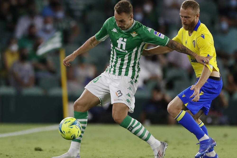 NEREŠENO U SEVILJI: Golovi pali u prvom delu, na kraju podela bodova (FOTO)