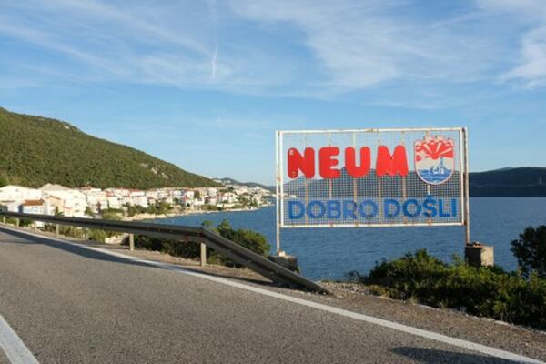 RUČAK NA OBALI MORA 900 DINARA: Tri puta jeftiniji od Dubrovnika, ali ga Srbi baš i NE VOLE, STALNO GA ZAOBILAZE