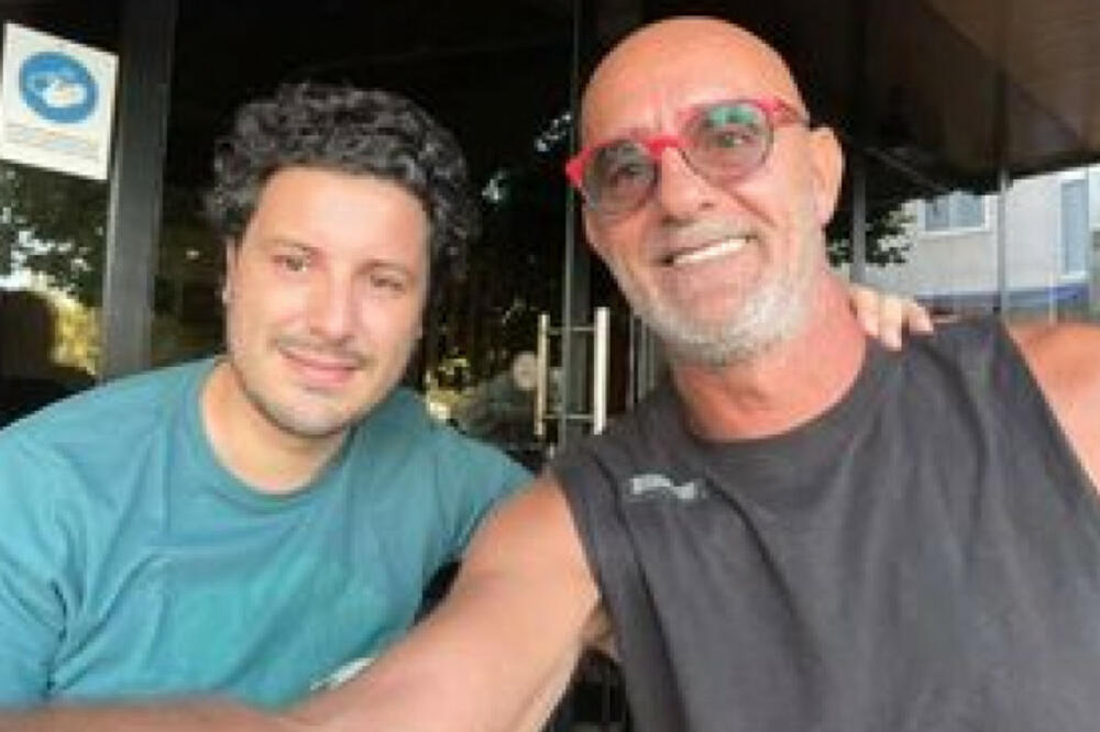 OVO JE ČOVEK KOJI SREĐUJE FRIZURU DRITANU: Za njega je vezan 1 NEVEROVATAN PODATAK