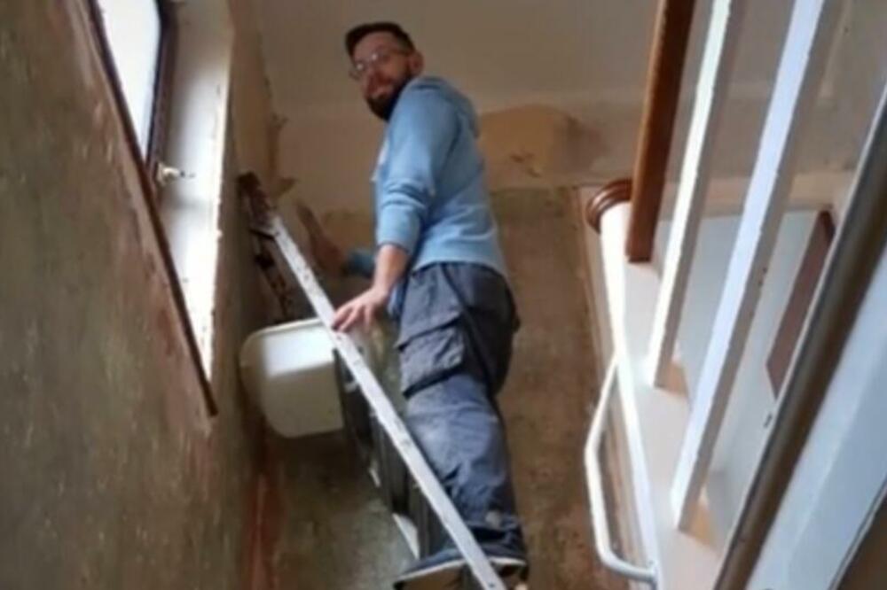 TRAŽILA JE OD MUŽA DA SKINE TAPETE! Kad je ušla u stan, DOBRO JE DA JE ŠLOG NIJE STREFIO kad je pogledala! (VIDEO)