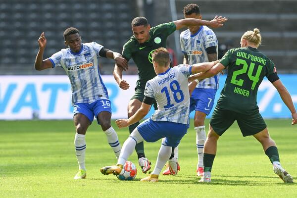 VOLFSBURG PREOKRETOM DO CELOG PLENA: Frajburg iznendio Borusiju iz Dortmunda (FOTO)