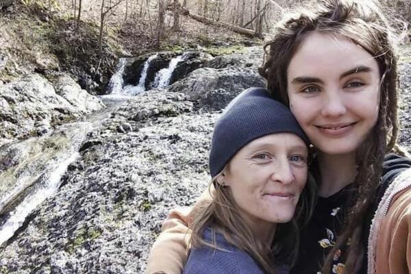 LEZBIJSKI BRAČNI PAR UBIJEN U KAMPU: Upozorile su na ČUDAKA koji kampuje u njihovoj blizini!