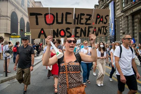 NASTAVLJAJU SE PROTESTI U FRANCUSKOJ: Hiljade demonstranata izašlo je na ulice zbog kovid propusnica!