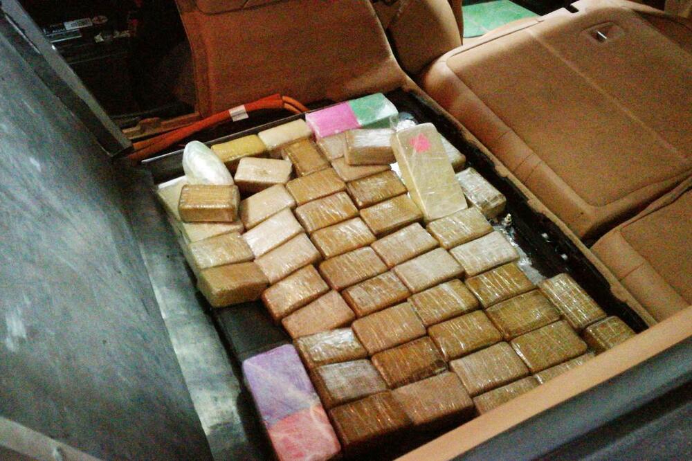 ZAPLENJENO 13 KILOGRAMA HEROINA: Uhapšen M.R. (29), istraga u TOKU