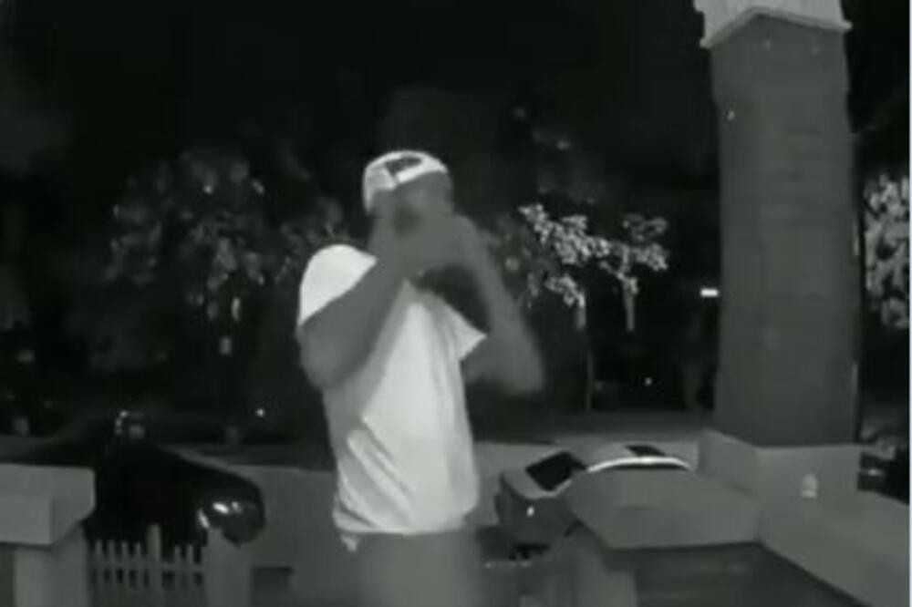 BORBA 1 NA 1: Pogodite ko je pobedio u surovoj borbi muškarca i bube! Snimak doveo sve do suza