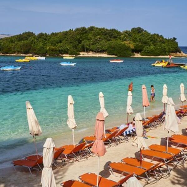 DVOJE TURISTA UTOPILO SE U MORU U ALBANIJI: Kažu da su razlog VELIKI TALASI