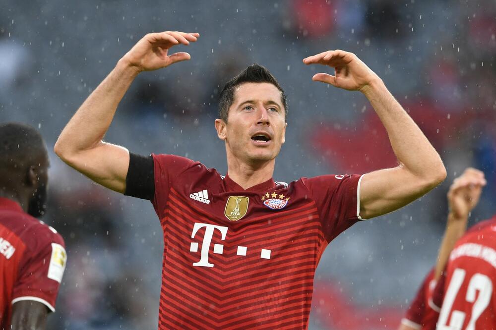 ALARMANTNO STANJE U BAJERNU: Zakazan je hitan sastanak uprave kluba, tema LEVANDOVSKI!