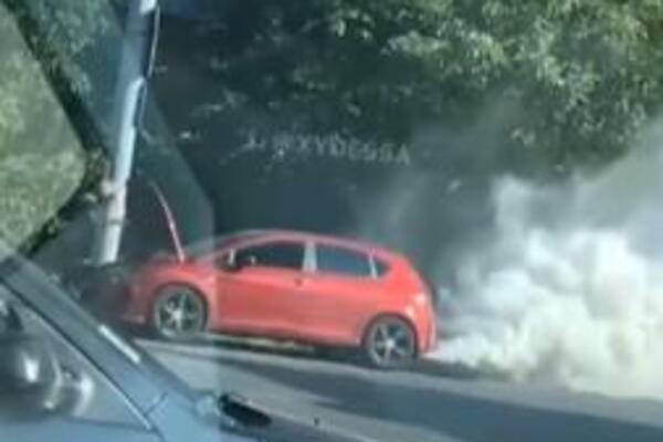 OVAKO IZGLEDA KAD CRKNE DIZELAŠ U TOKU VOŽNJE: Svaka čast ako nešto budete videli od OBLAKA DIMA! (FOTO)