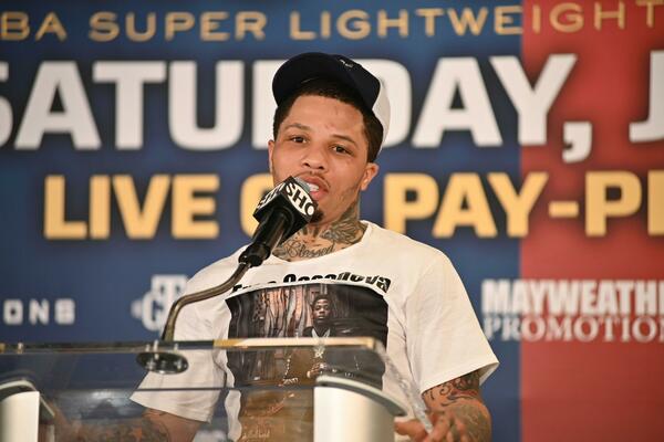 AVIONSKA NESREĆA AMERIČKOG BOKSERA: Dejvis na društvenim mrežama opisao užas u kome se našao (FOTO)