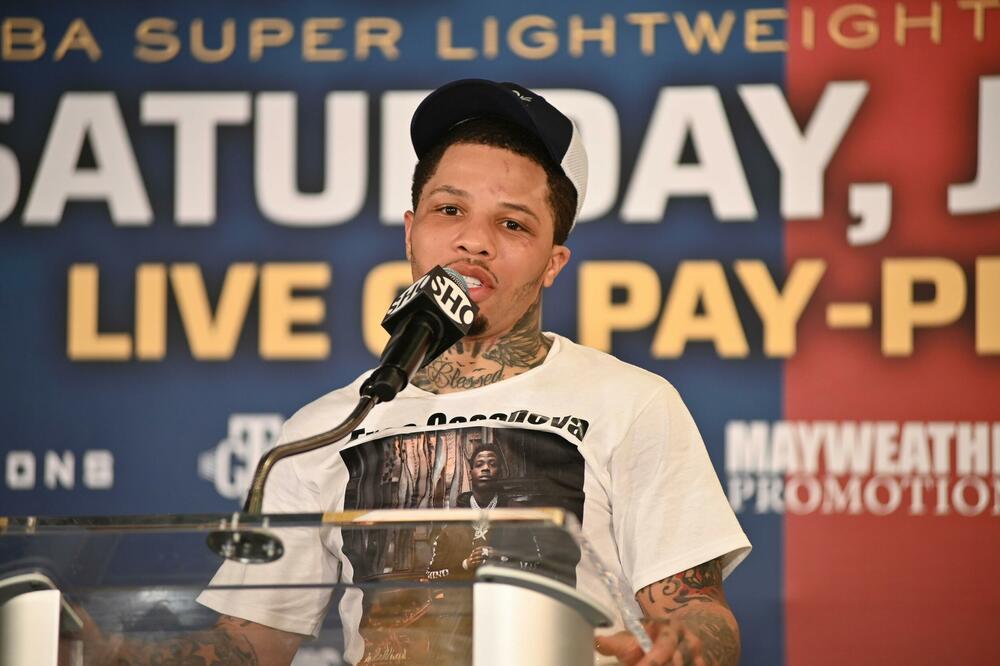 AVIONSKA NESREĆA AMERIČKOG BOKSERA: Dejvis na društvenim mrežama opisao užas u kome se našao (FOTO)