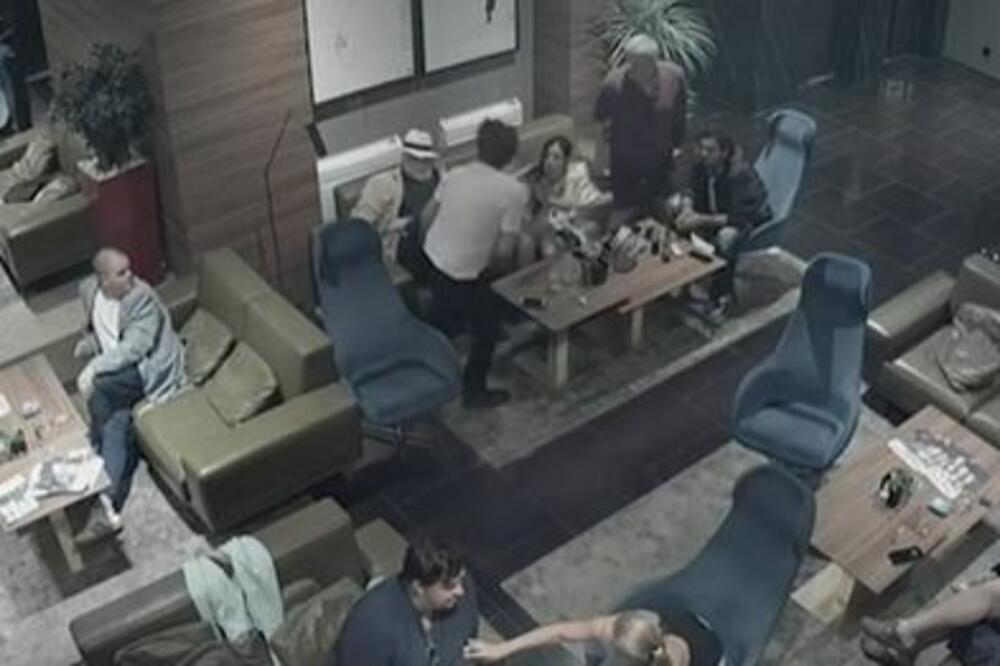 PRIŠAO MU JE IZ ČISTA MIRA I IZ SVE SNAGE GA UDARIO PESNICOM U LICE: Pogledajte SNIMAK napada Bjelogrlića! (VIDEO)