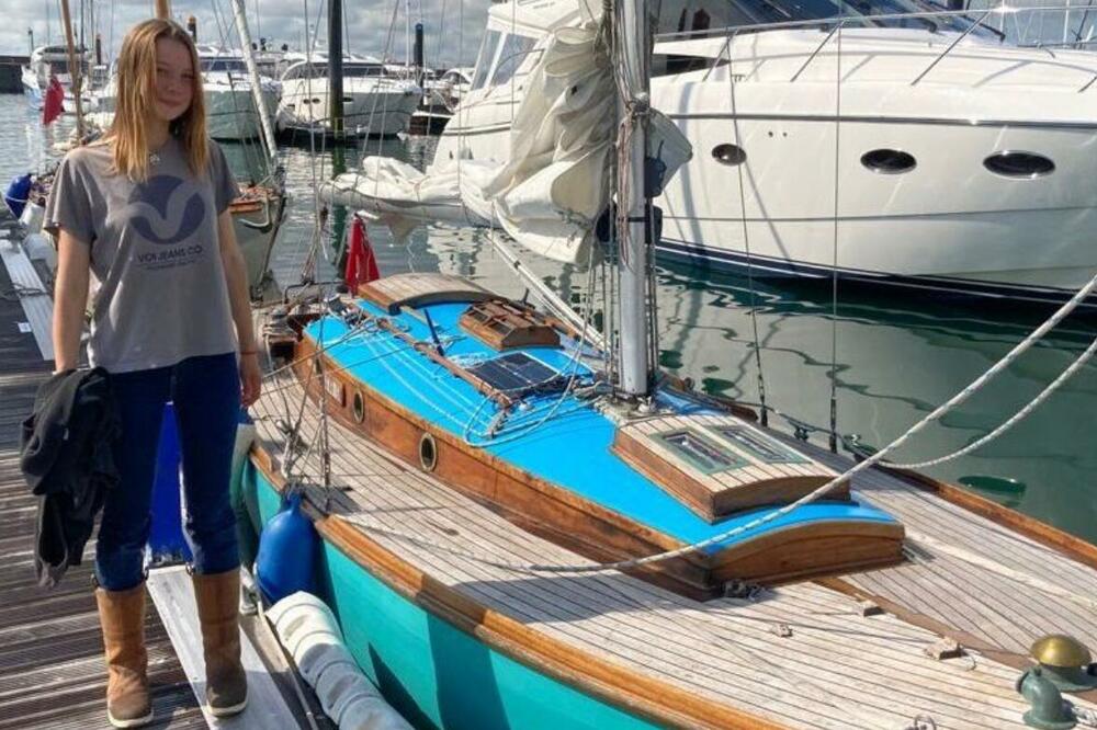 TINEJDŽERKA (14) ZAVRŠILA PLOVIDBU JEDRILICOM OKO VELIKE BRITANIJE: Prikupila hiljade funti u dobrotvorne svrhe!