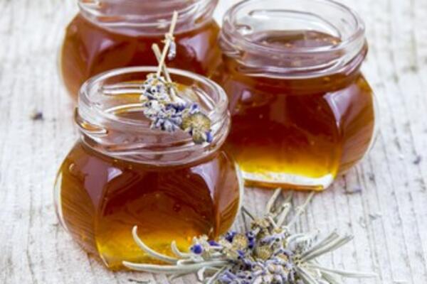 ČUDOTVORAC: Med od OVE biljke ublažava veliki broj bolesti, a posebno se preporučuje 1 grupi ljudi