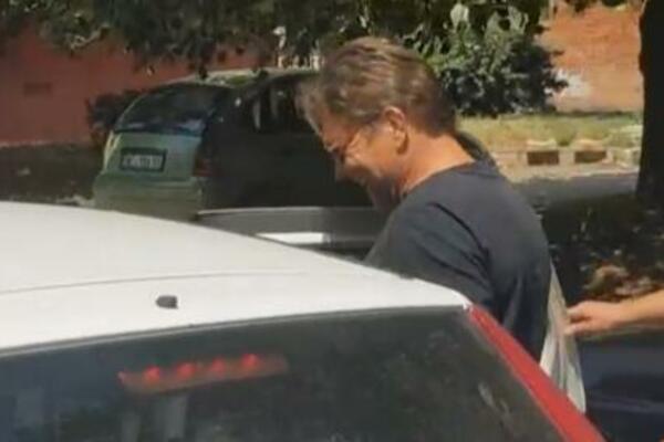 BJELOGRLIĆ NA IZLAZU IZ POLICIJSKE STANICE IZGOVORIO SAMO 2 REČI! Prebačen je u pritvor na 48 sati