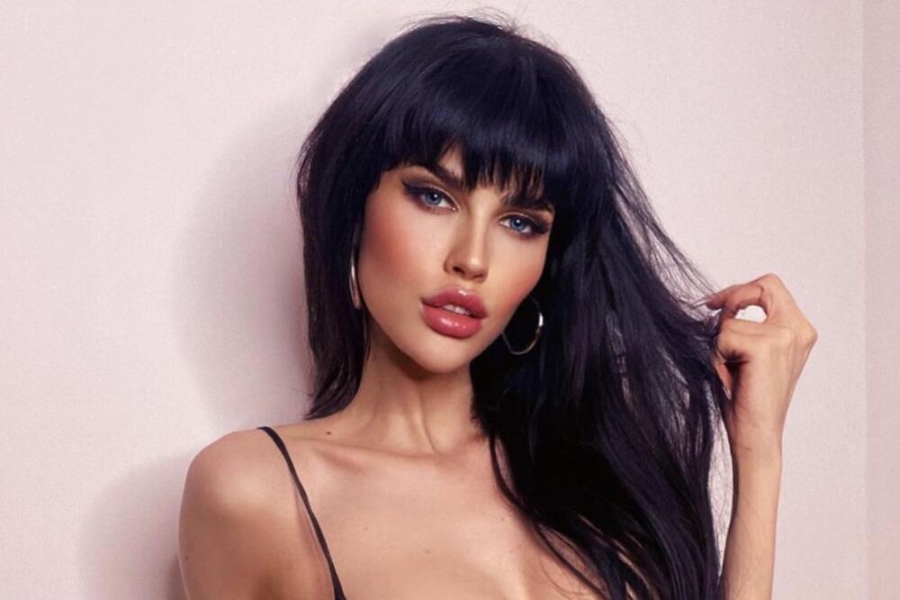 BOMBA ULAZI U ZADRUGU! Želi odnose BEZ POKRIVAČA, sviđaju joj se i MUŠKARCI i ŽENE, a bila je sa POZNATOM FACOM!