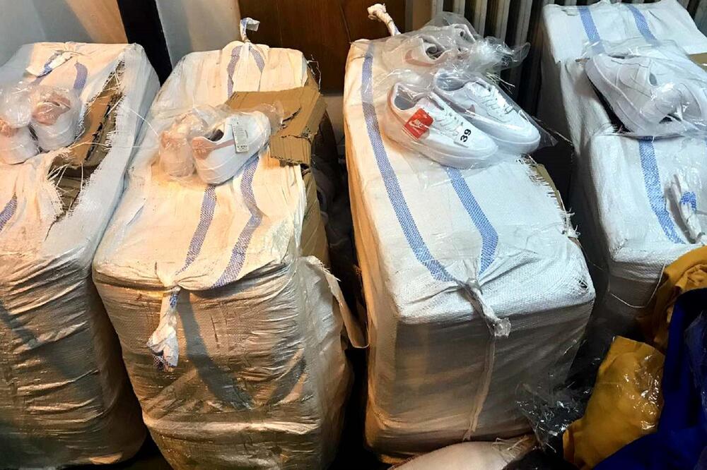 CARINICI ISTOVARILI CEO KAMION, OTKRIVENA VELIKA PREVARA NA GRADINI! Šverceri natovarili 23 TONE! (FOTO)