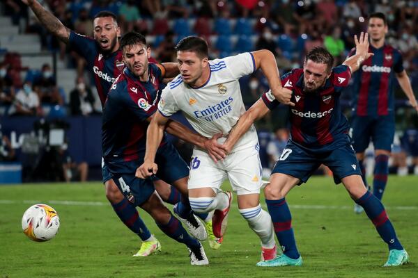 PRILIKA ZA DOKAZIVANJE: Jović u startnoj postavi, protivniku već tresao mrežu!