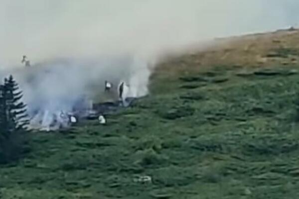 IZBIO POŽAR NA KOPAONIKU! Vatra zahvatila do tri hektara zemljišta prema Bećirovcu