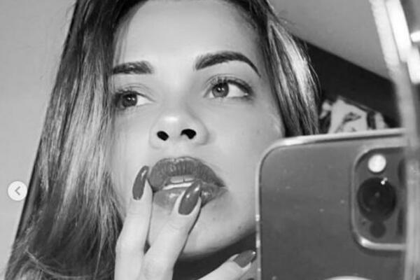 PLEJBOJ MODEL NUDILA 600.000 $ DA POZIRA GOLA SA MESIJEVOM MARAMICOM: Sada svi muškarci plaču gore od Lea! (FOTO)