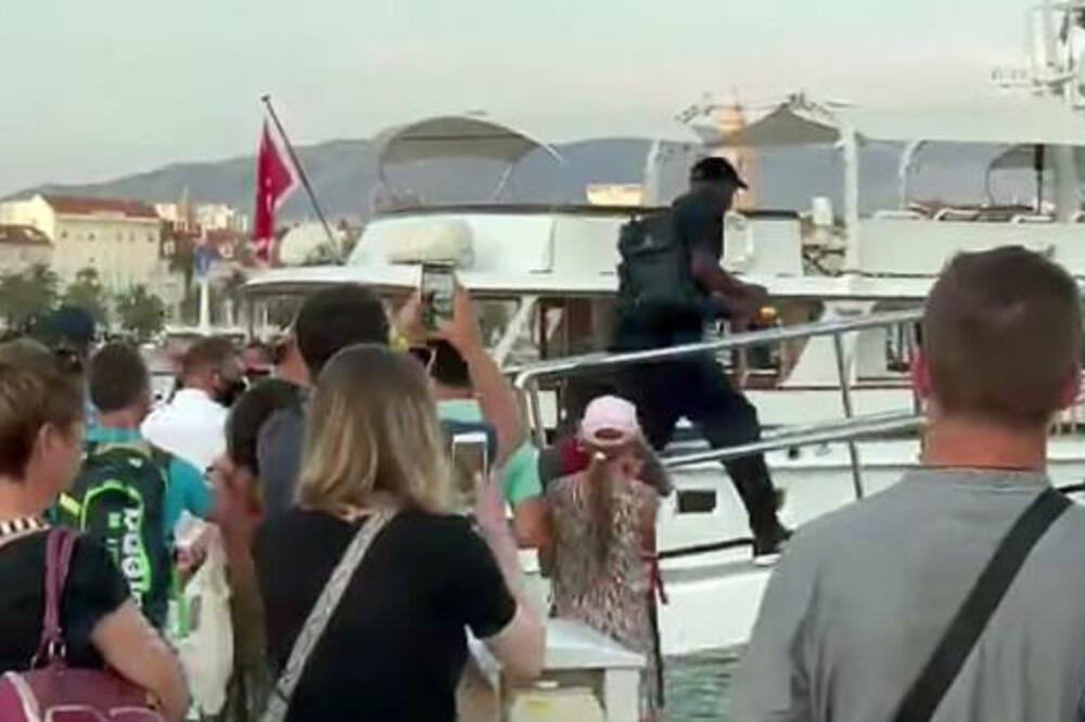 DŽORDAN KOLIKO JE BIO SPRETAN NA PARKETU TOLIKO NIJE NA VODI: Najbolji košarkaš ikada se isprevrtao na moru!