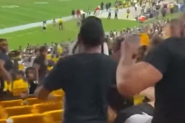 POPIO ŠAMAR OD DEVOJKE PA KRENUO DA SE OBRAČUNA: A kada se uključio njen partner nastala je prava TUČA! (VIDEO)