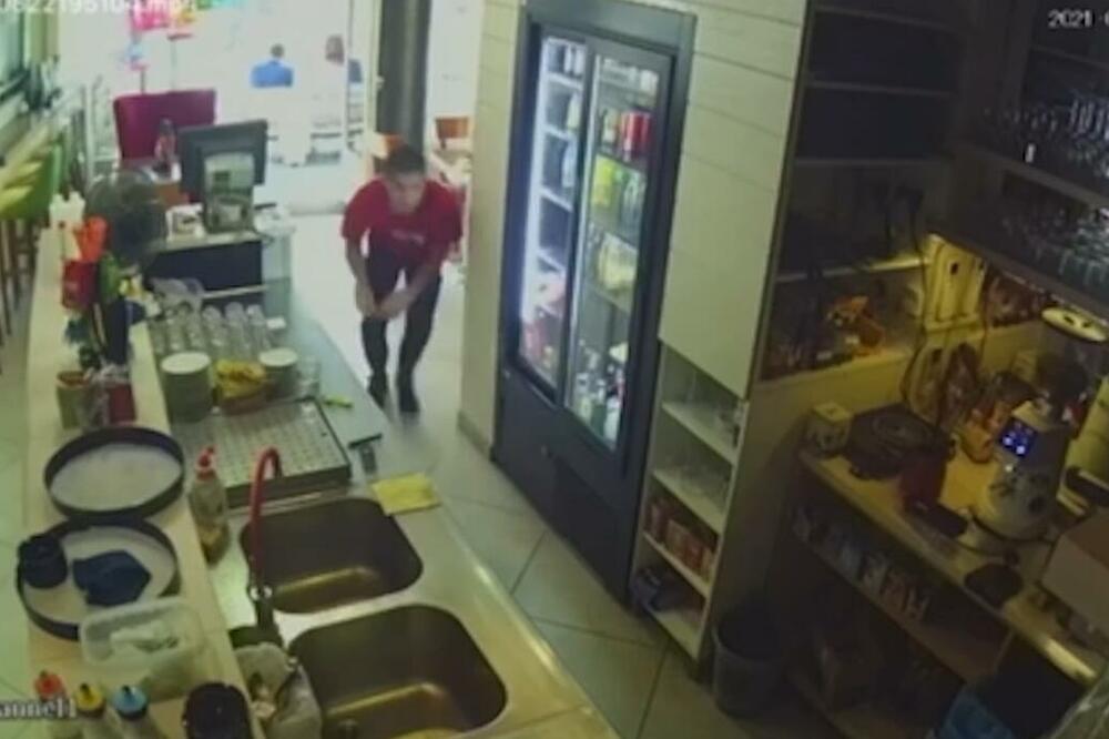 ALO, SNIMA SE! Lopov u Smederevu krao po kafićima, umislio da je SPAJDERMEN, morate da vidite to šunjanje! (VIDEO)