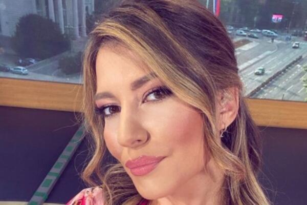 TREĆA SREĆA! NAKON NEUSPELIH POKUŠAJA,VODITELJKA KONAČNO IZGOVORILA SUDBONOSNO "DA": Izgleda kao BOGINJA!