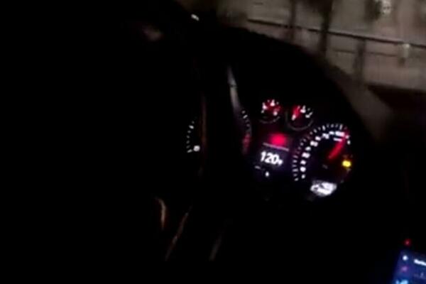 BAHATU VOŽNJU KROZ KNEZA MILOŠA PRENOSIO UŽIVO! Napravio najmanje 5 prekršaja! (VIDEO)