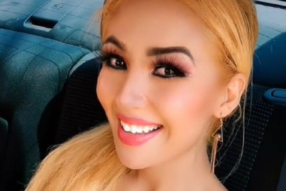 PUCA OD SREĆE! Mnogi su utučeni nakon RAZVODA, ali ne i plavuša koja je postala hit na internetu (VIDEO)