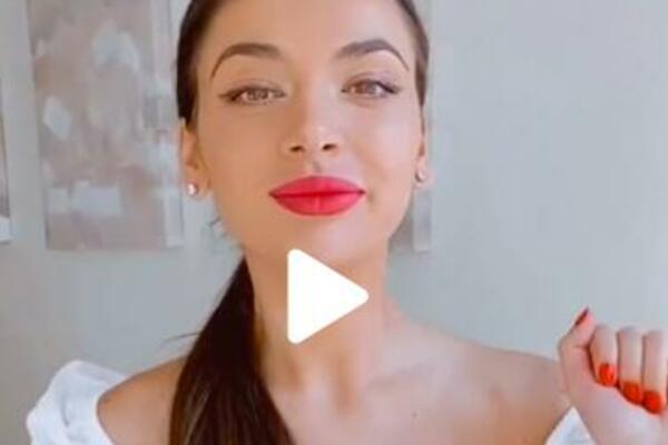 TIKTOKERKA OTKRILA JEDNOSTAVAN TRIK UZ KOJI ĆETE "PROČITATI MISLI" DRUGIMA: Samo im pogledajte u RUKE (VIDEO)