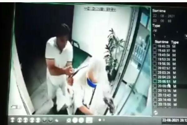 PRIŠAO DEDI SA LEĐA I UKRAO MU TORBICU! Ako znate OVOG KRADLJIVCA SA VOŽDOVCA odmah pozovite POLICIJU! (VIDEO)