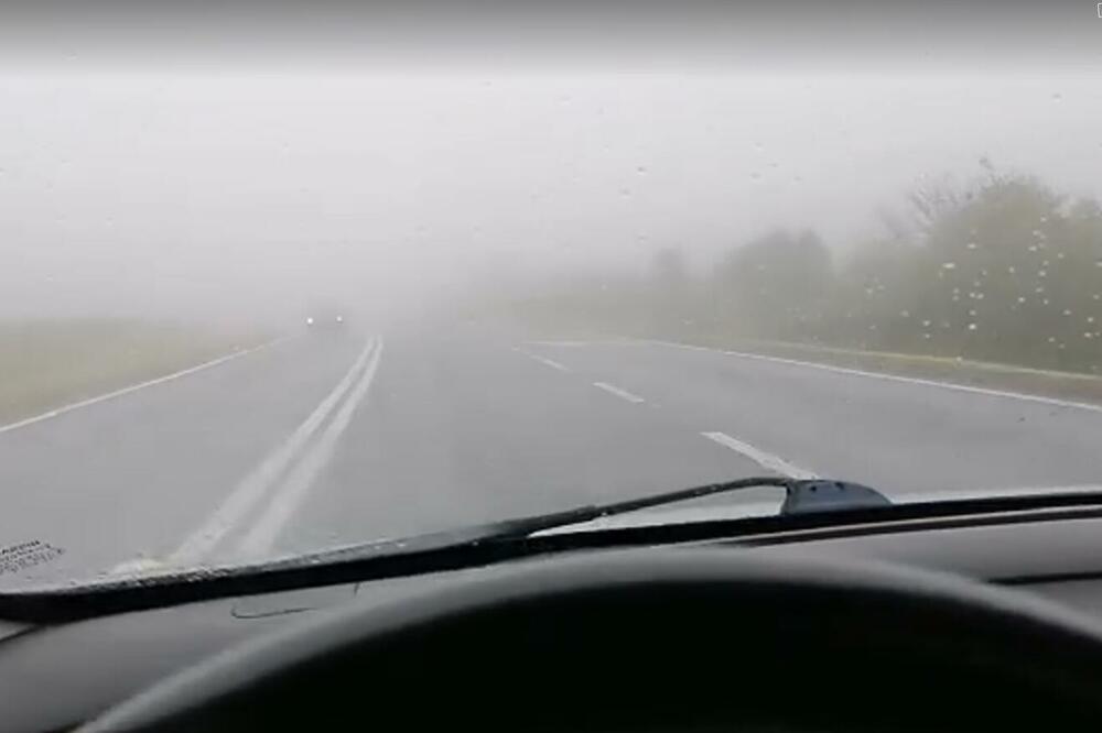 OPREZ U SAOBRAĆAJU! Otežani uslovi za vožnju zbog magle i pojačanog vetra