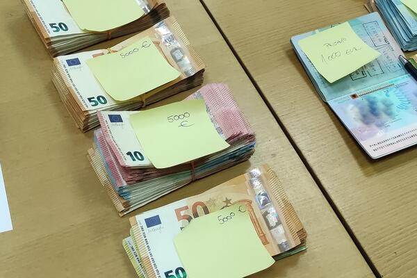 CARINICI ZAPLENILI OGROMAN NOVAC OD ALBANACA! Na Horgošu se desila neviđena akcija