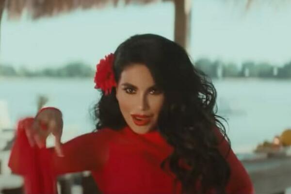 OVAKO PEVA AVGANISTANKA KOJA JE U POSLEDNJI ČAS POBEGLA OD TALIBANA! Pesma joj je pravi HIT! (VIDEO)